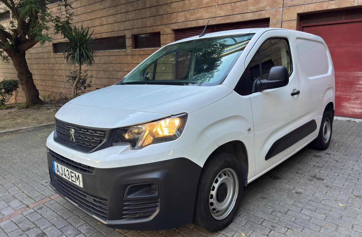 PEUGEOT Partner 1.5 BlueHDi Asphalt Standard