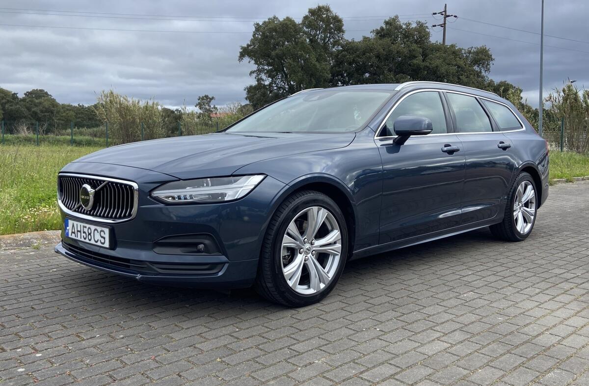 VOLVO V90 2.0 B4 Momentum Plus Geartronic