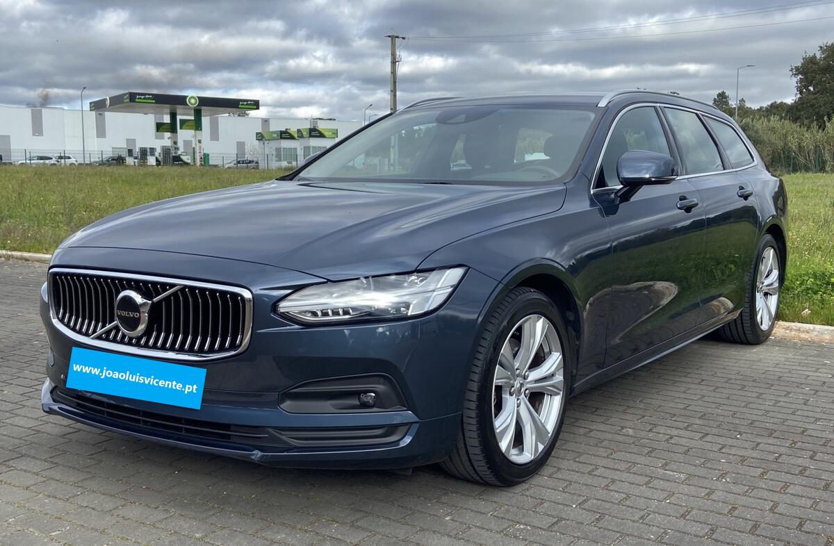 VOLVO V90 2.0 B4 Momentum Plus Geartronic