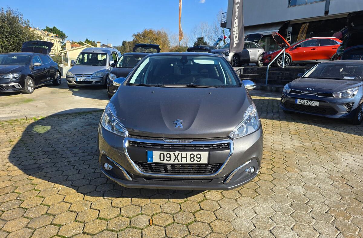 PEUGEOT 208 1.2 PureTech Signature