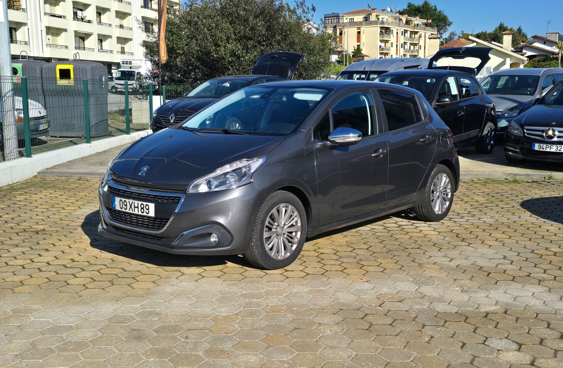 PEUGEOT 208 1.2 PureTech Signature