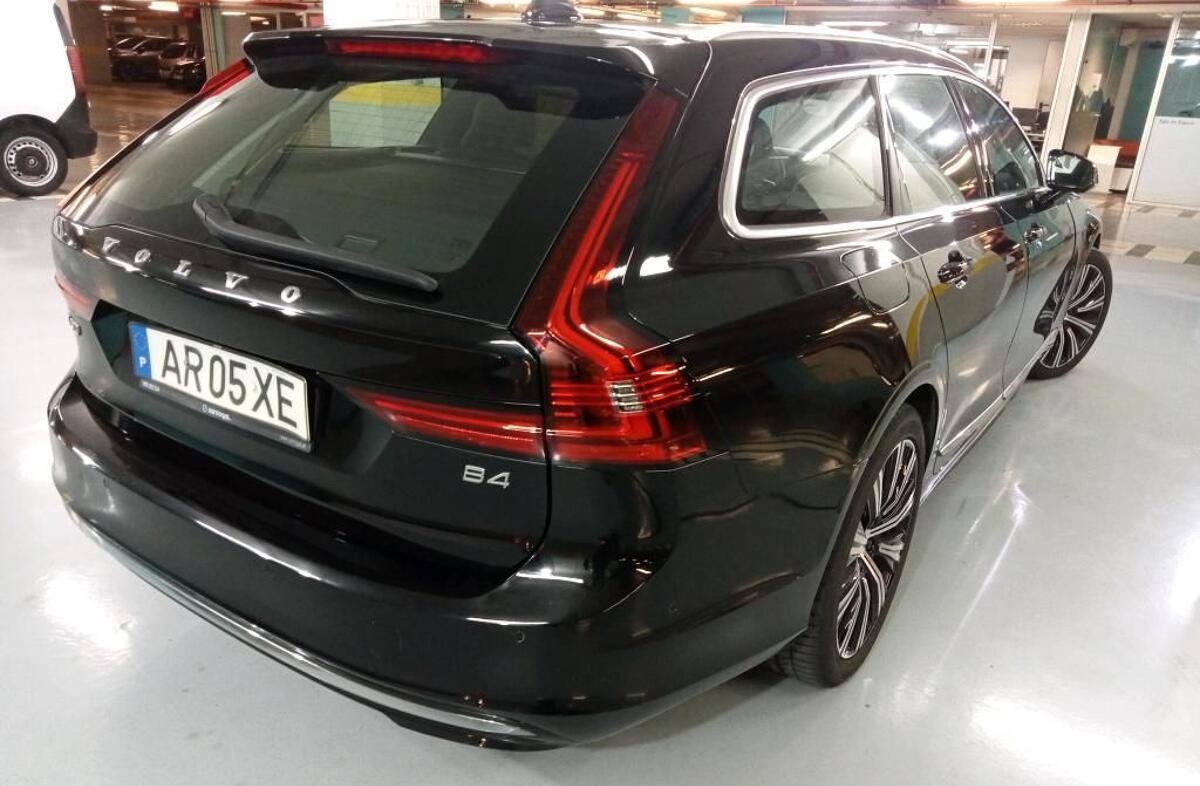VOLVO V90 2.0 B4 Plus Bright