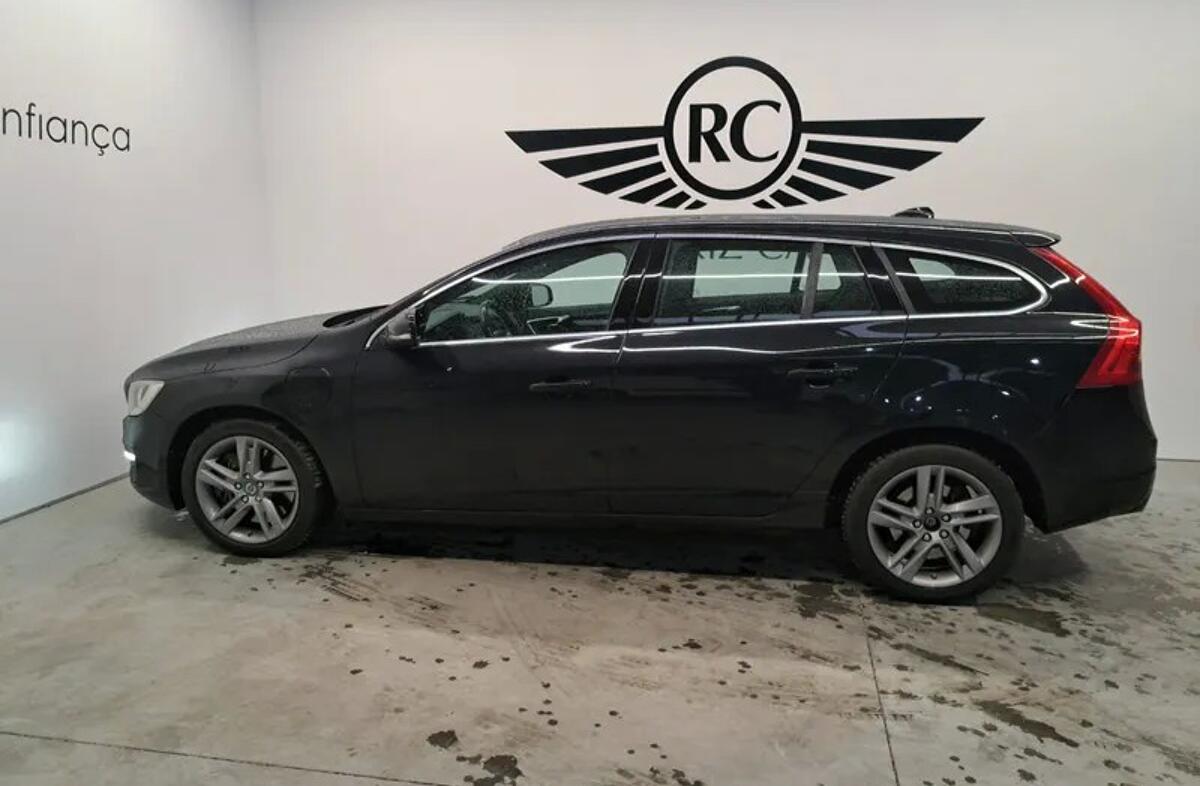 VOLVO V60 2.4 D6 Summum AWD Phev
