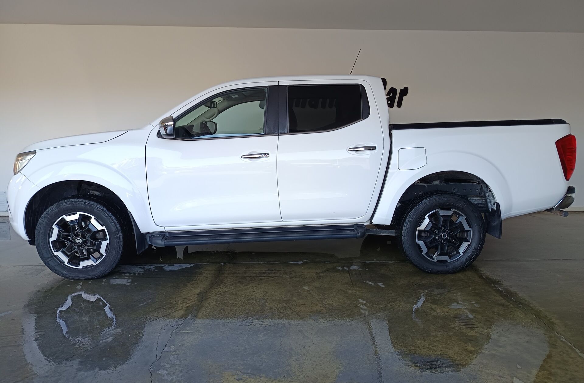 NISSAN Navara 2.3 dCi CD 4WD N-Connecta