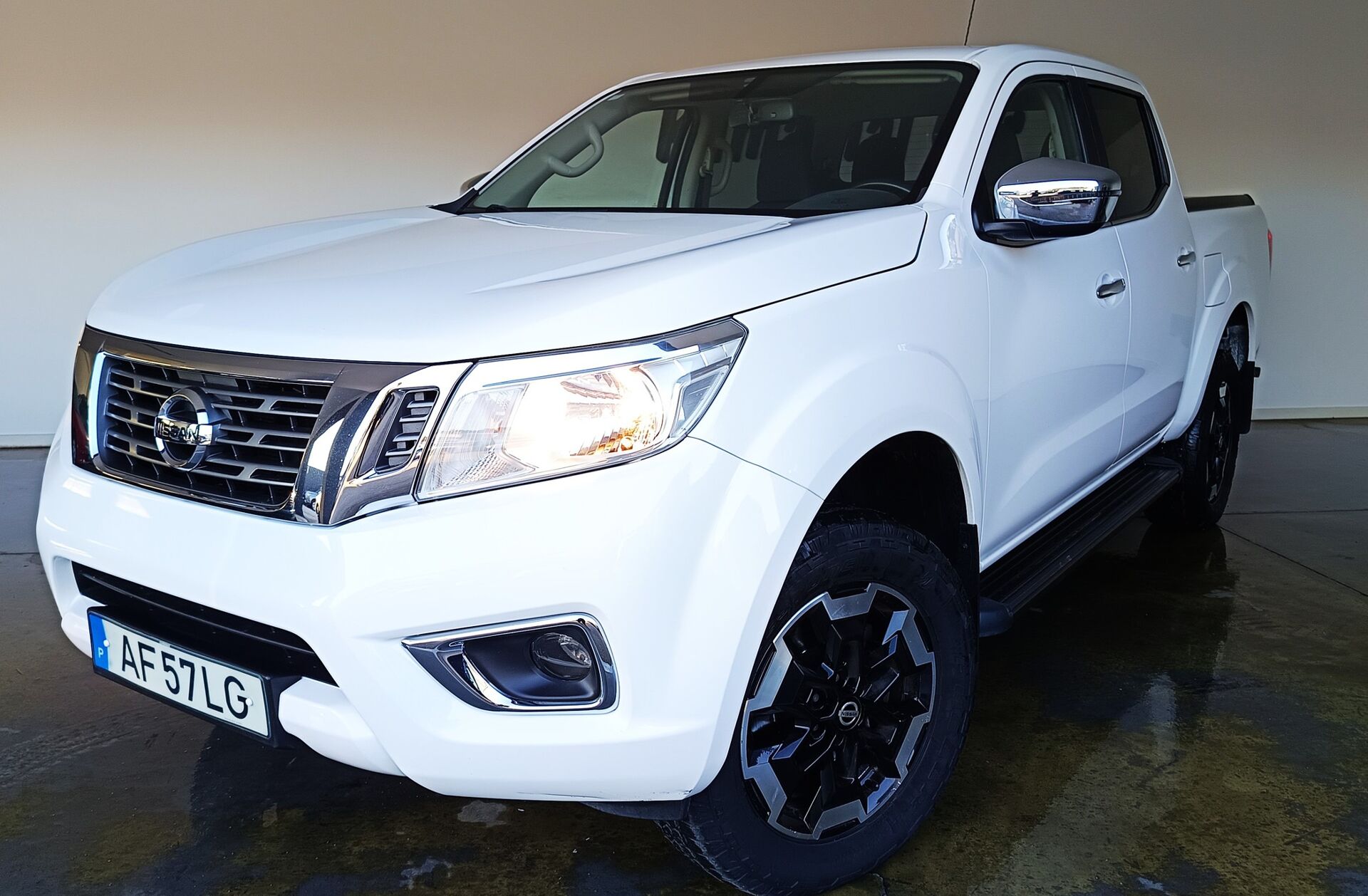 NISSAN Navara 2.3 dCi CD 4WD N-Connecta