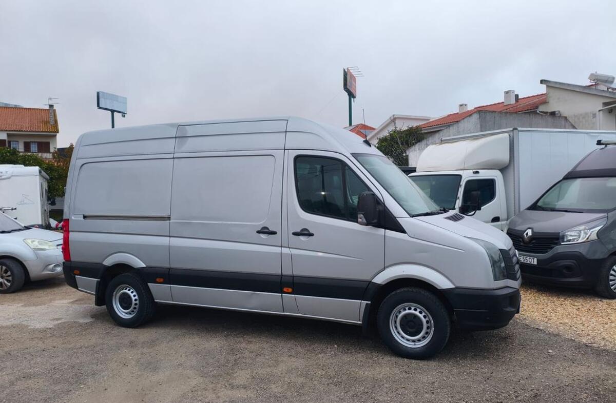 VOLKSWAGEN Crafter 30 2.0 TDI Médio TA