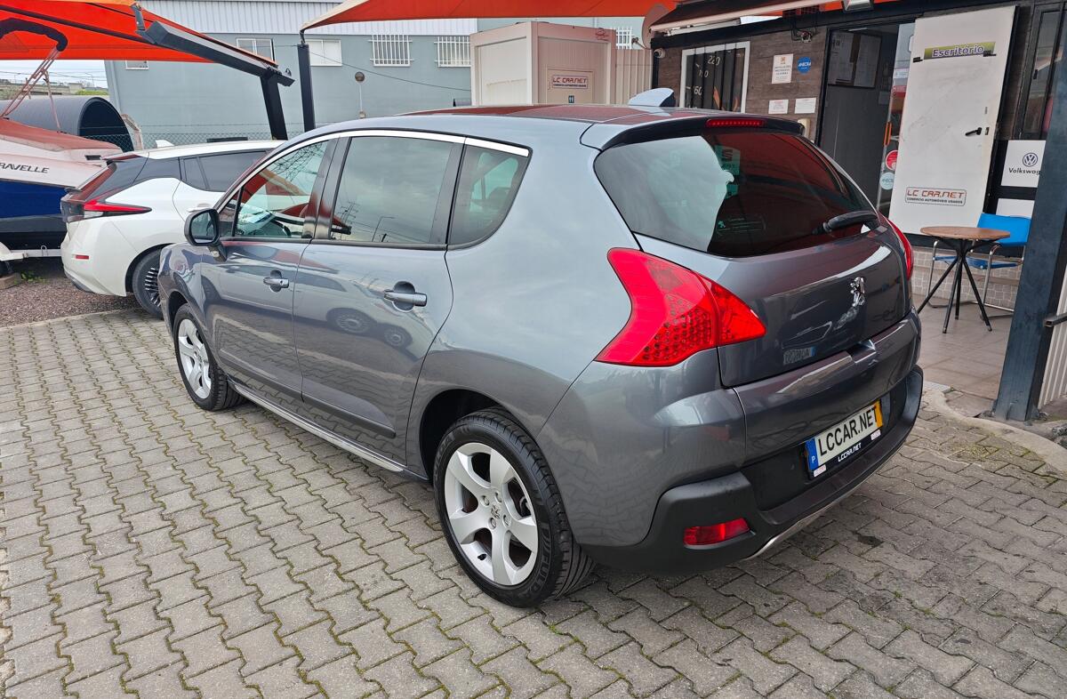 PEUGEOT 3008 1.6 HDi Executive CMP6