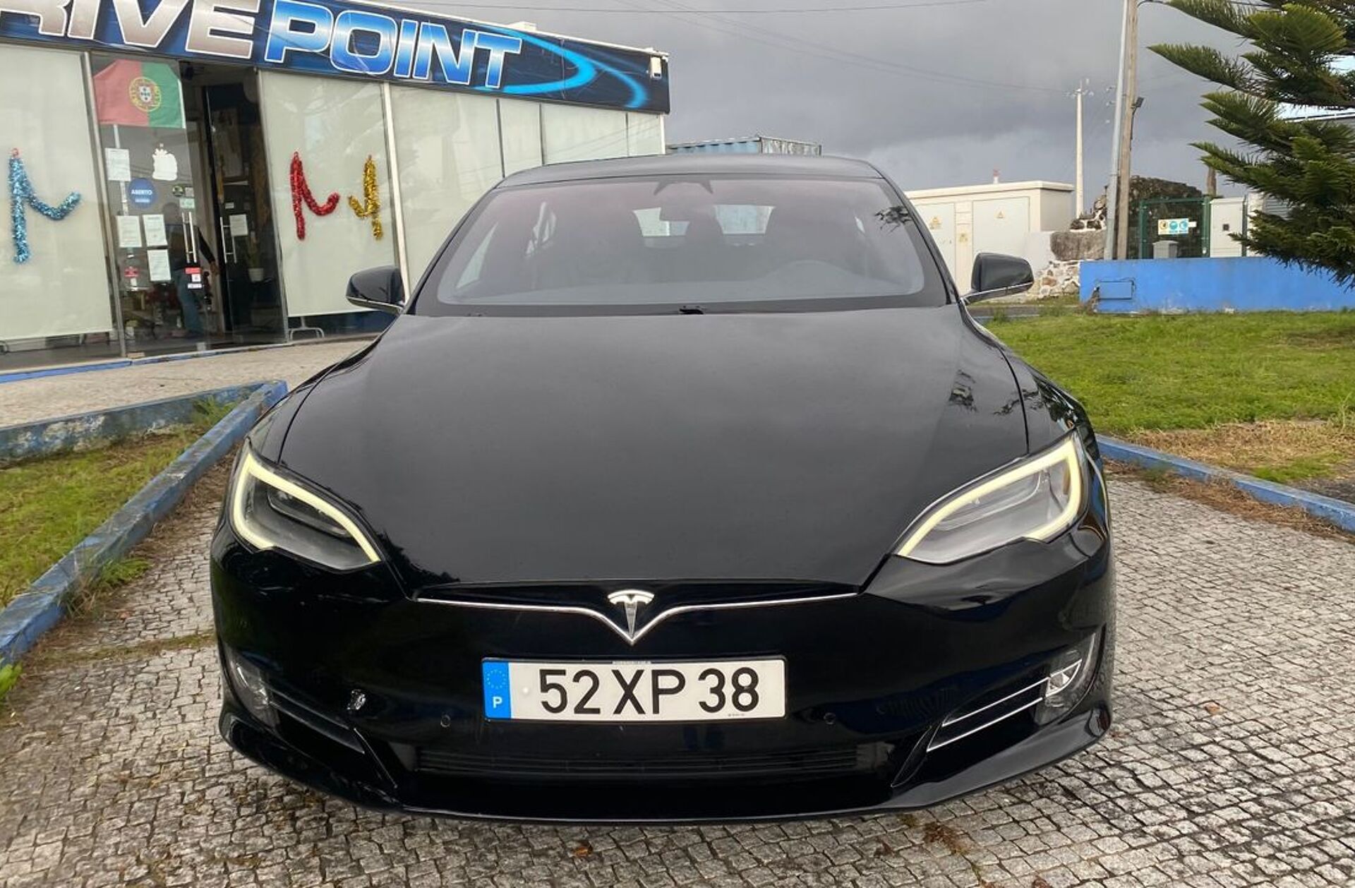 TESLA Model S 75D