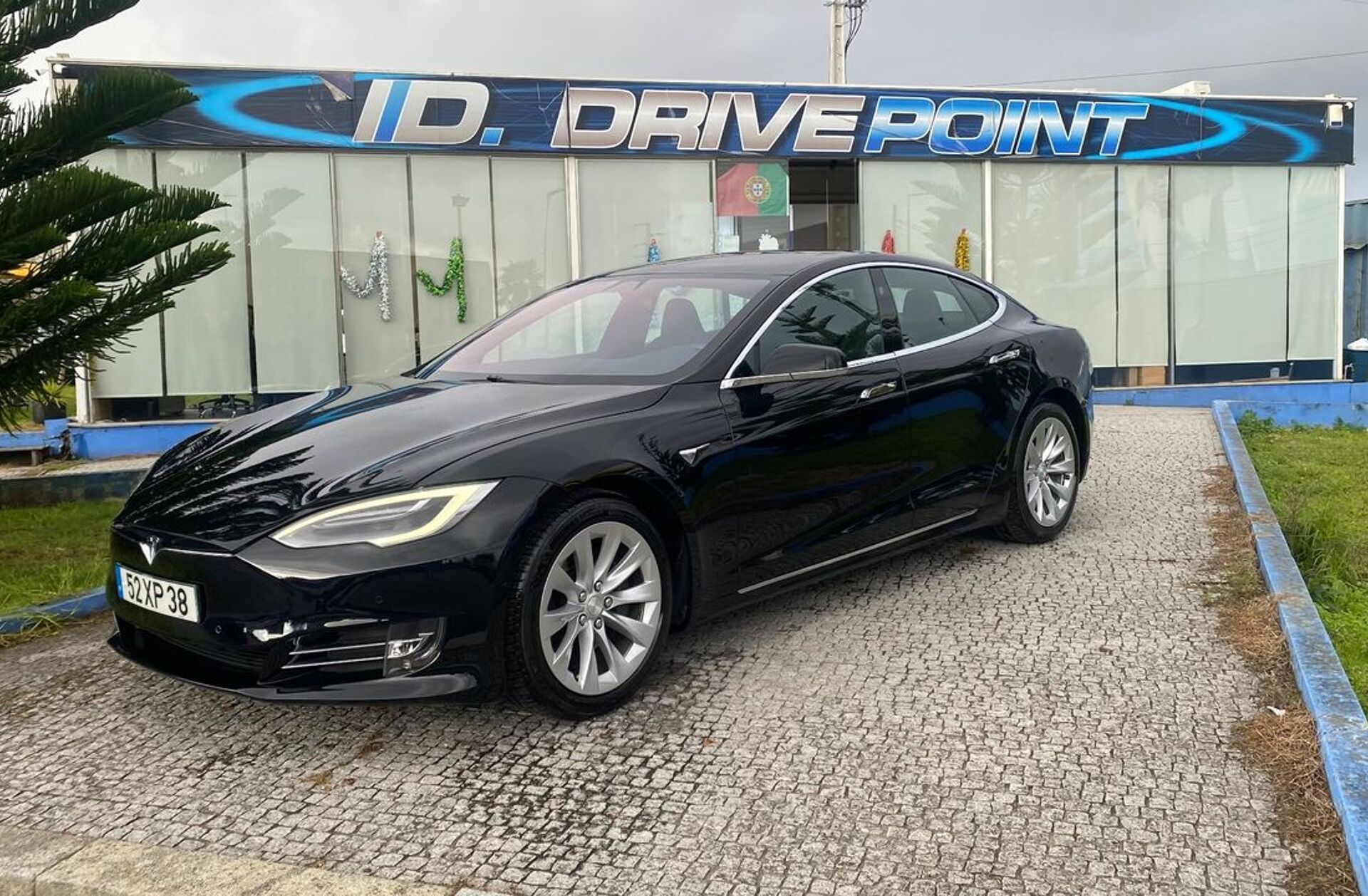 TESLA Model S 75D
