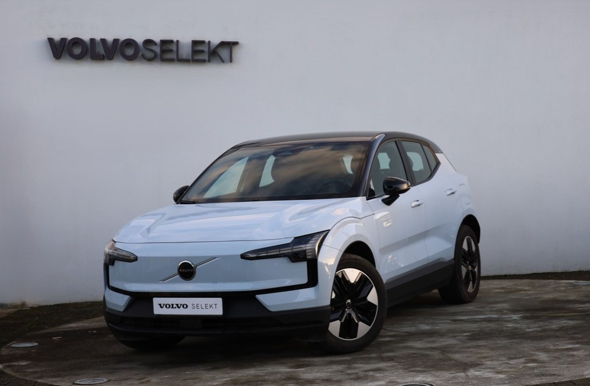 VOLVO EX30 51 kWh Single Motor Plus