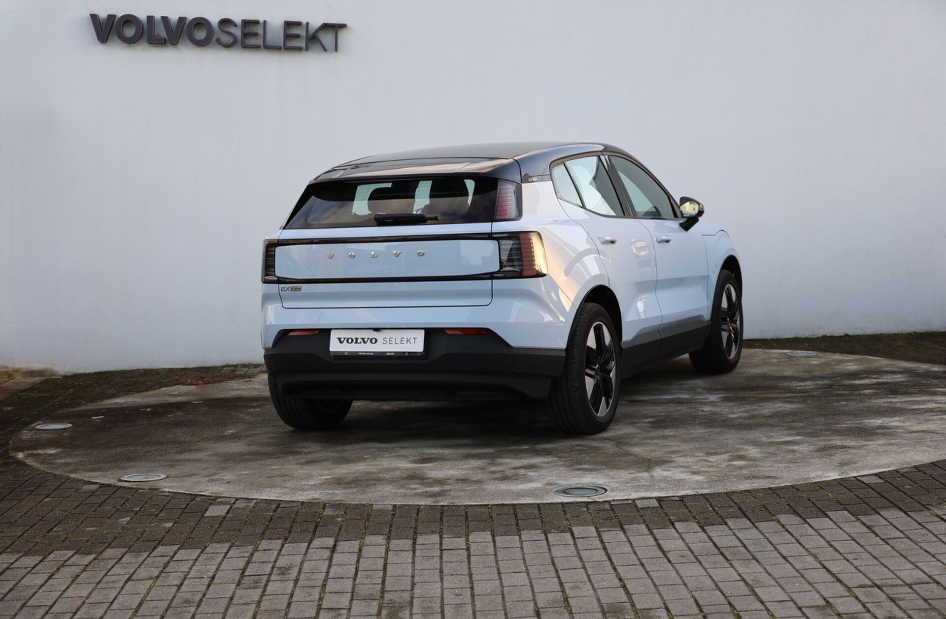 VOLVO EX30 51 kWh Single Motor Plus