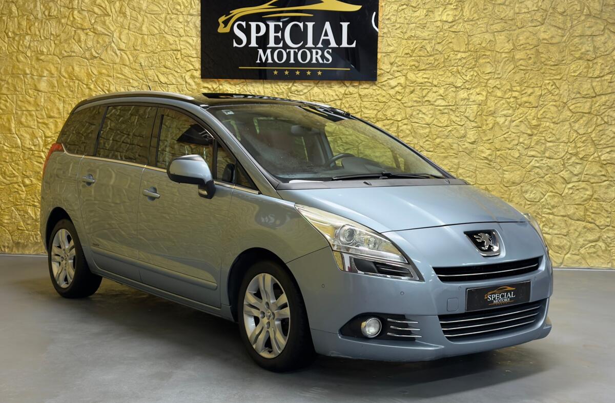 PEUGEOT 5008 1.6 HDi Sport