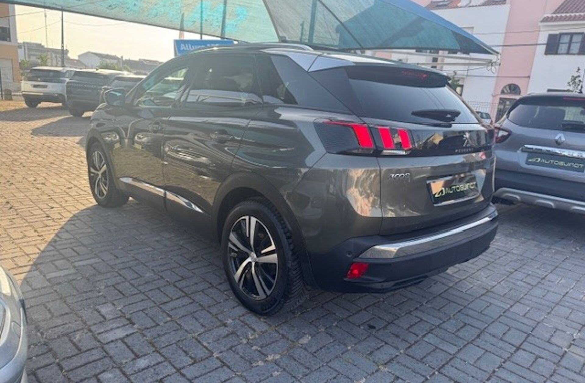 PEUGEOT 3008 1.2 PureTech Allure Pack EAT8