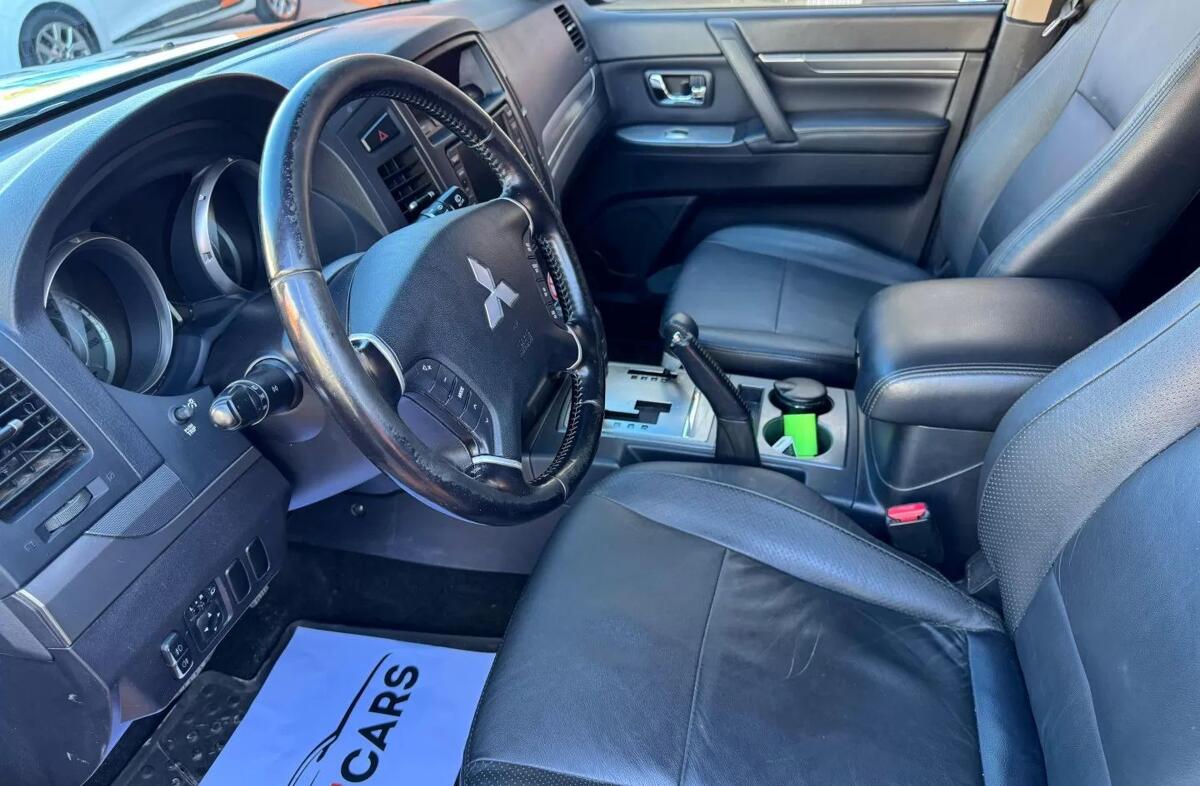 MITSUBISHI Pajero 3.2 DI-D Instyle CA