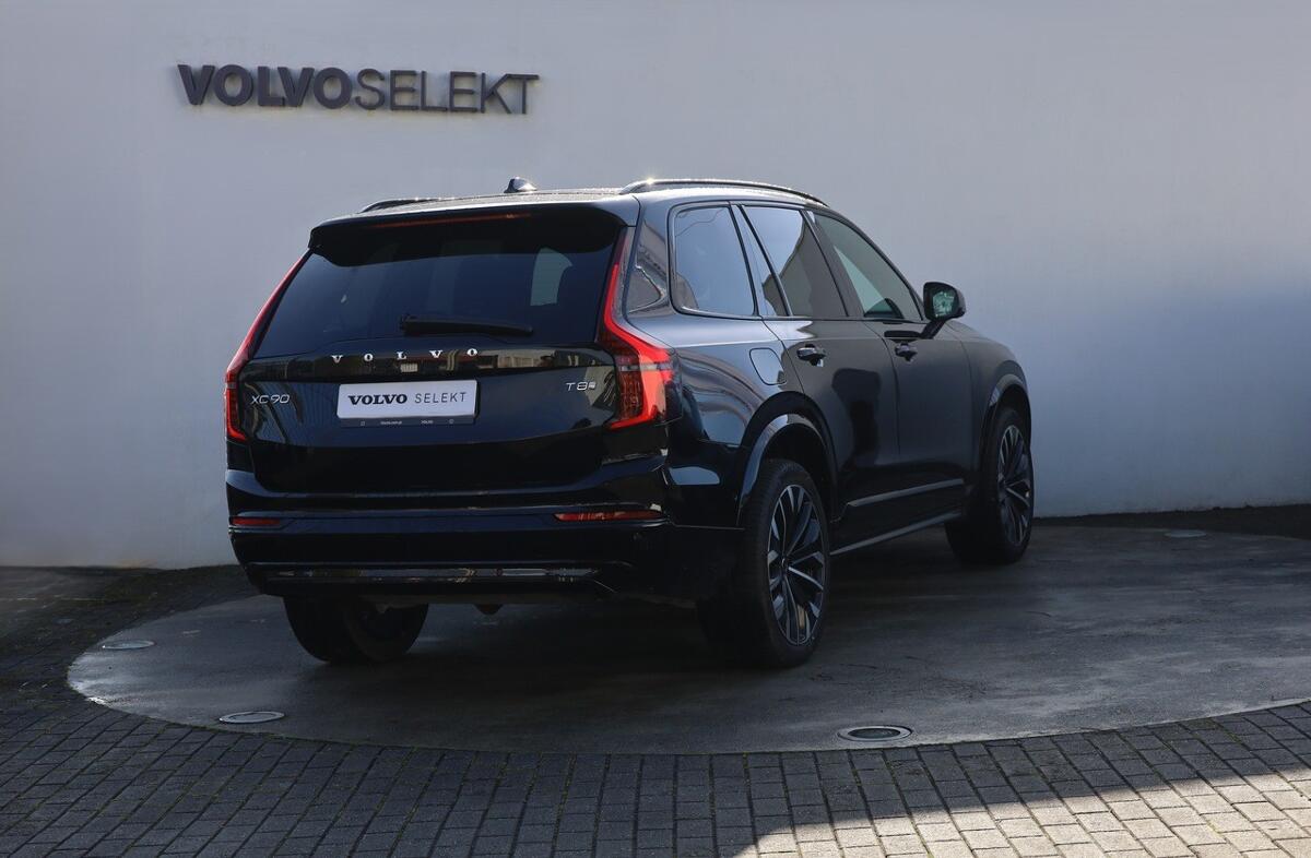 VOLVO XC90 2.0 T8 PHEV Plus Dark AWD