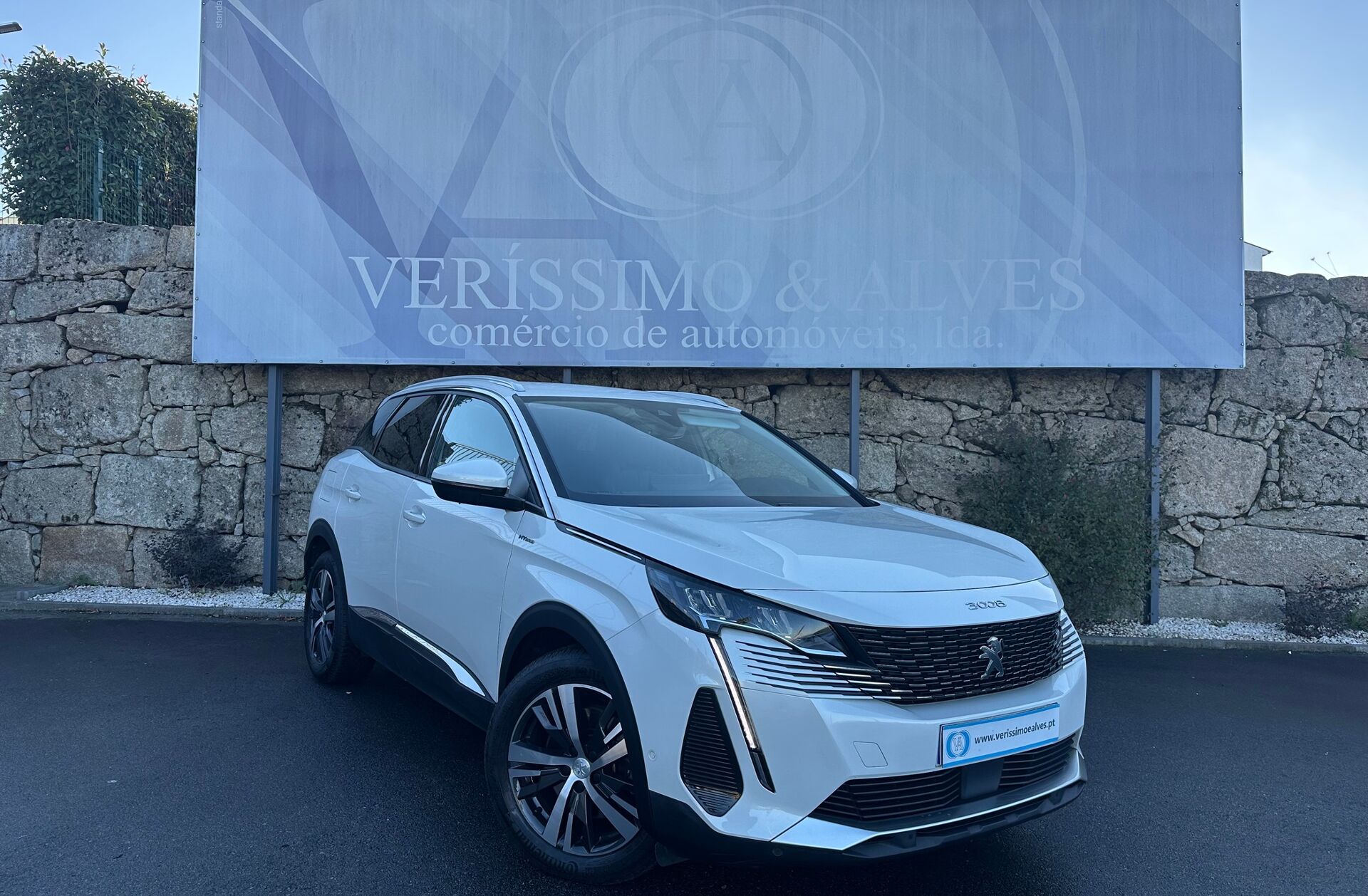 PEUGEOT 3008 1.6 Hybrid Allure e-EAT8