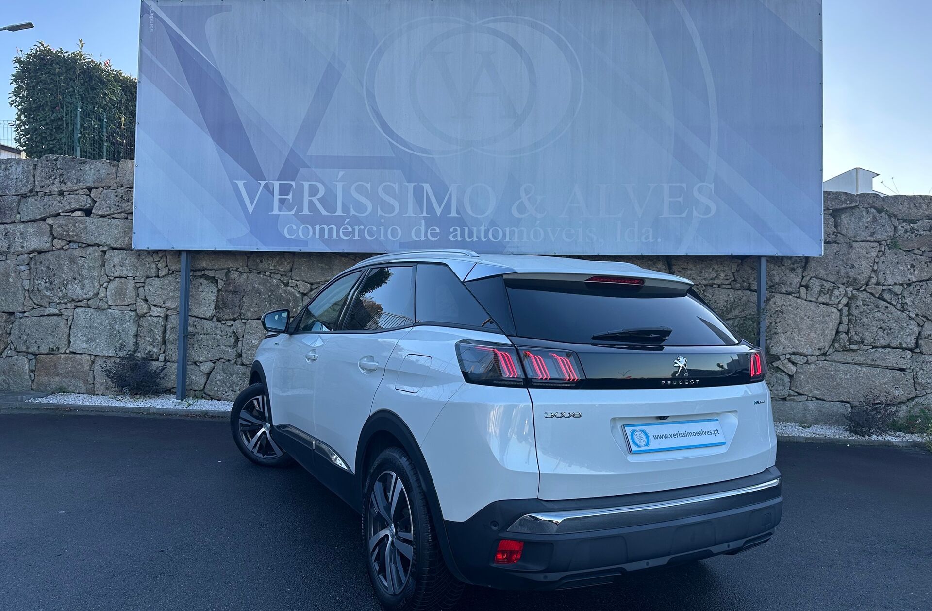 PEUGEOT 3008 1.6 Hybrid Allure e-EAT8