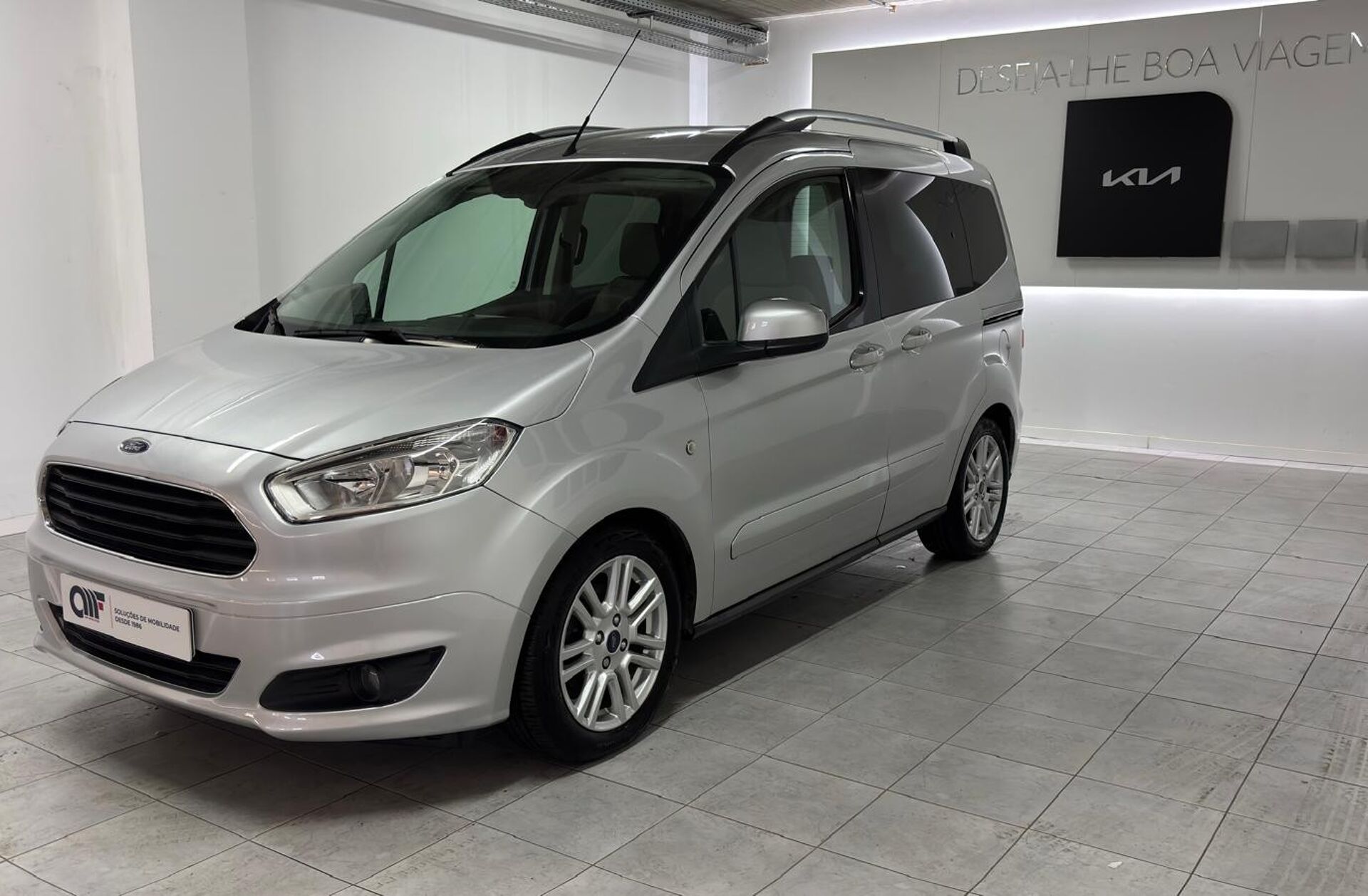 FORD Courier 1.0 EcoBoost Titanium