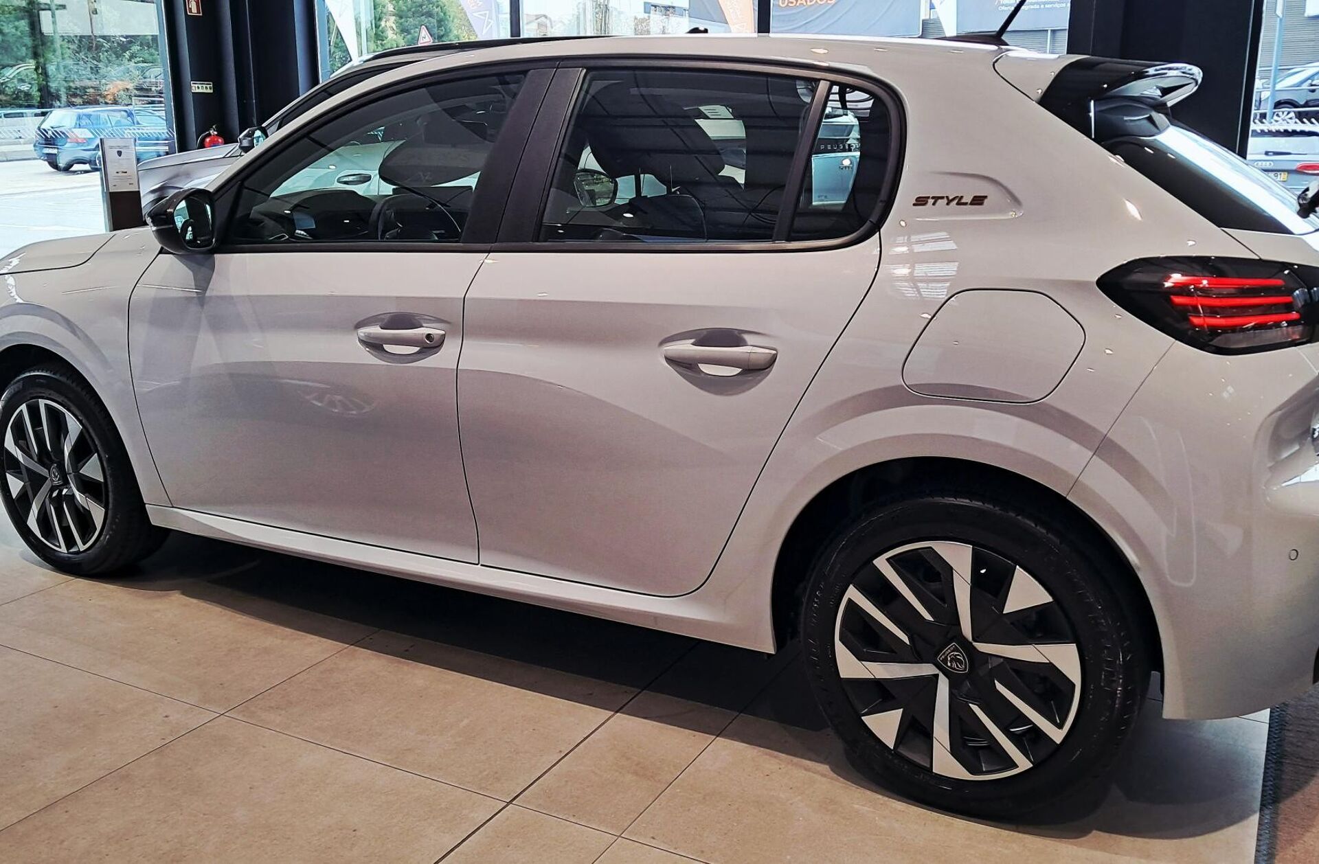 PEUGEOT 208 e- 51 kWh GT