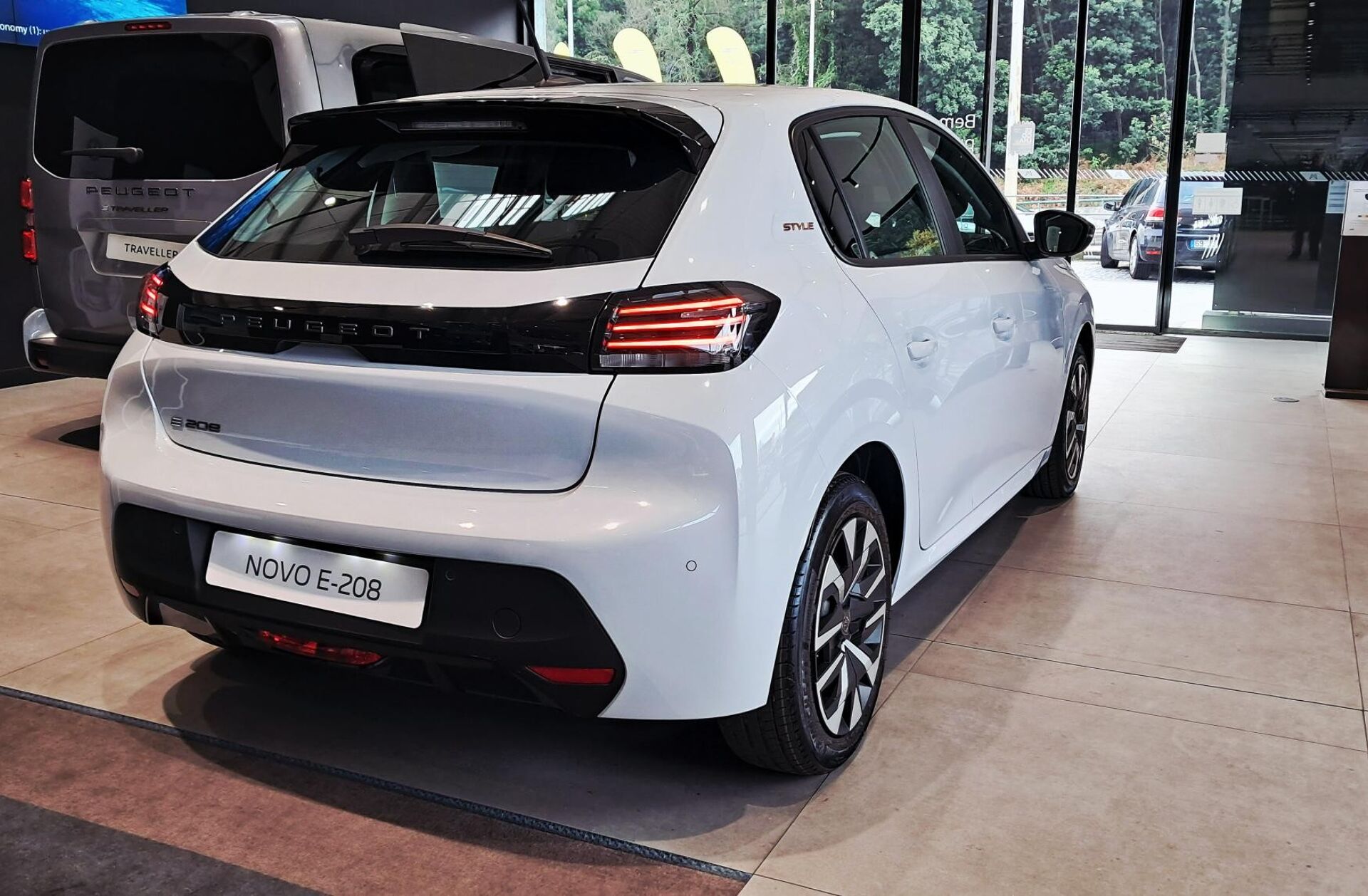 PEUGEOT 208 e- 51 kWh GT