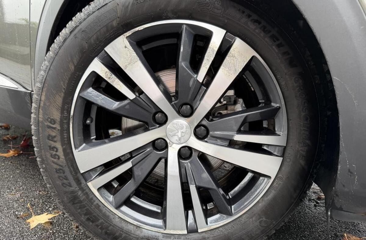 PEUGEOT 5008 1.2 PureTech Allure