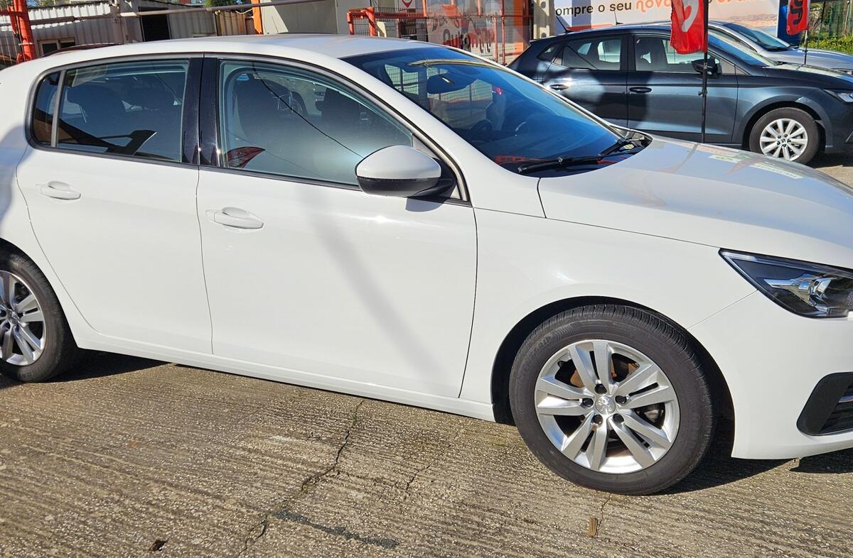 PEUGEOT 308 1.5 BlueHDi Business Line
