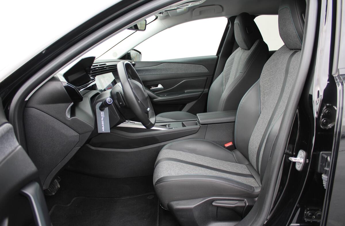 PEUGEOT 408 1.2 PureTech Allure EAT8