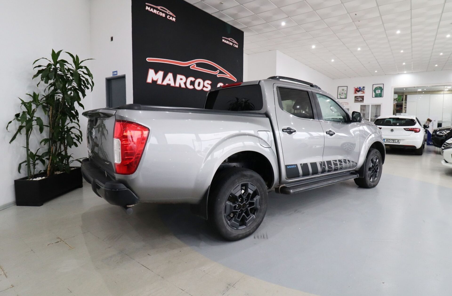 NISSAN Navara 2.3 dCi CD 4WD Tekna Auto