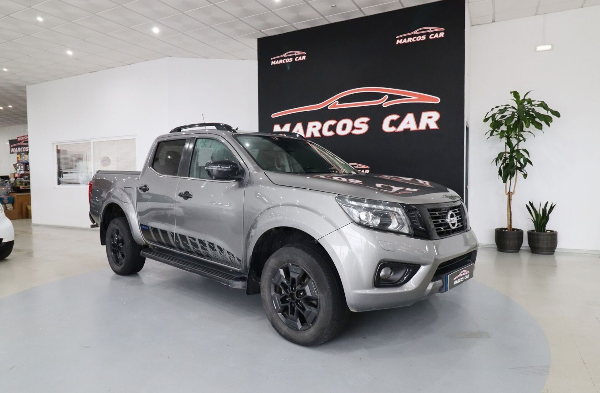 NISSAN Navara 2.3 dCi CD 4WD Tekna Auto