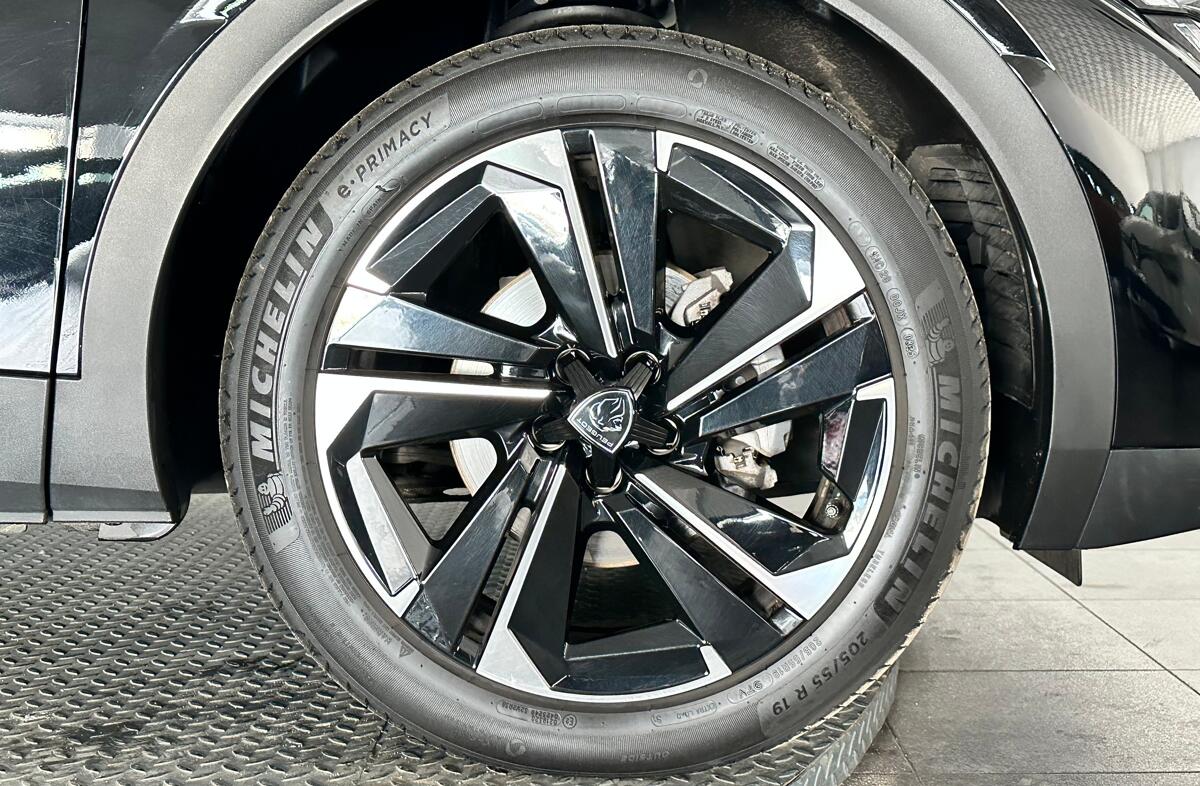 PEUGEOT 408 1.2 Hybrid Allure e-DCS6