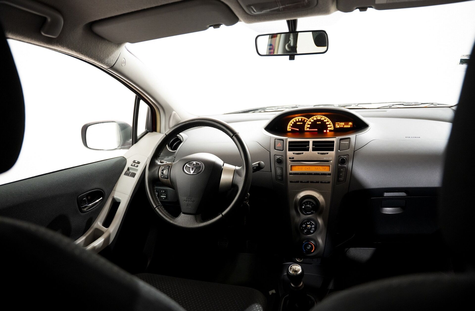 TOYOTA Yaris 1.0 VVT-i Sol+AC