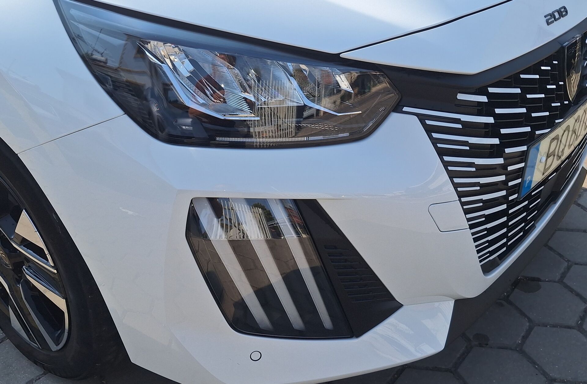 PEUGEOT 208 1.2 Hybrid Allure e-DCS6