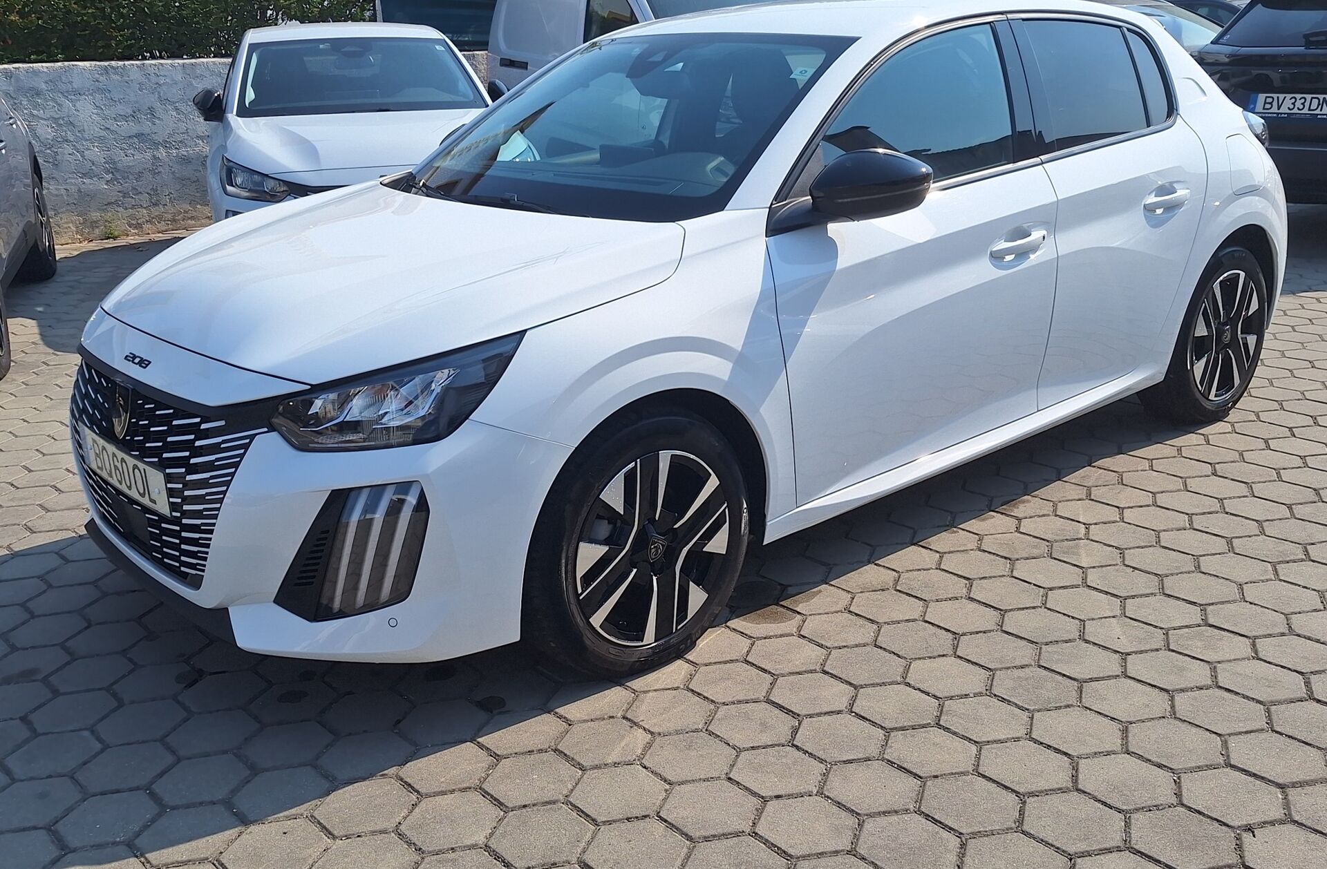 PEUGEOT 208 1.2 Hybrid Allure e-DCS6