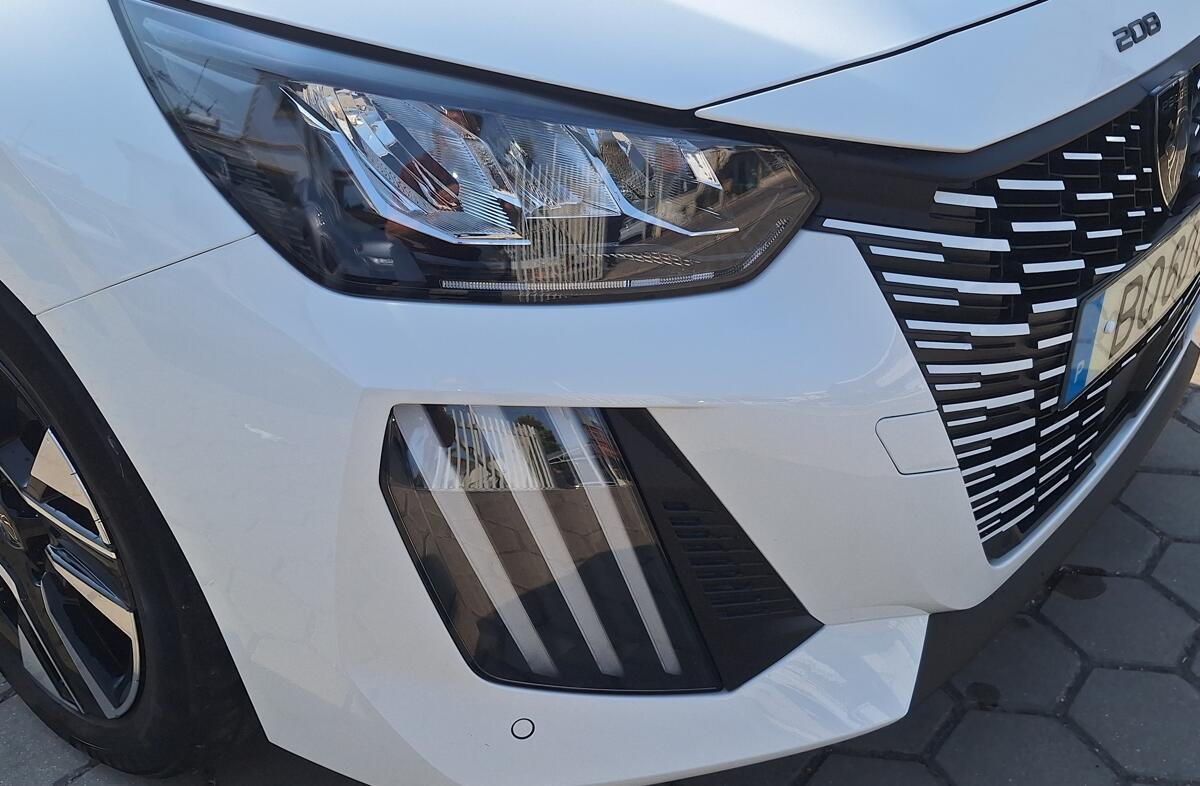 PEUGEOT 208 1.2 Hybrid Allure e-DCS6