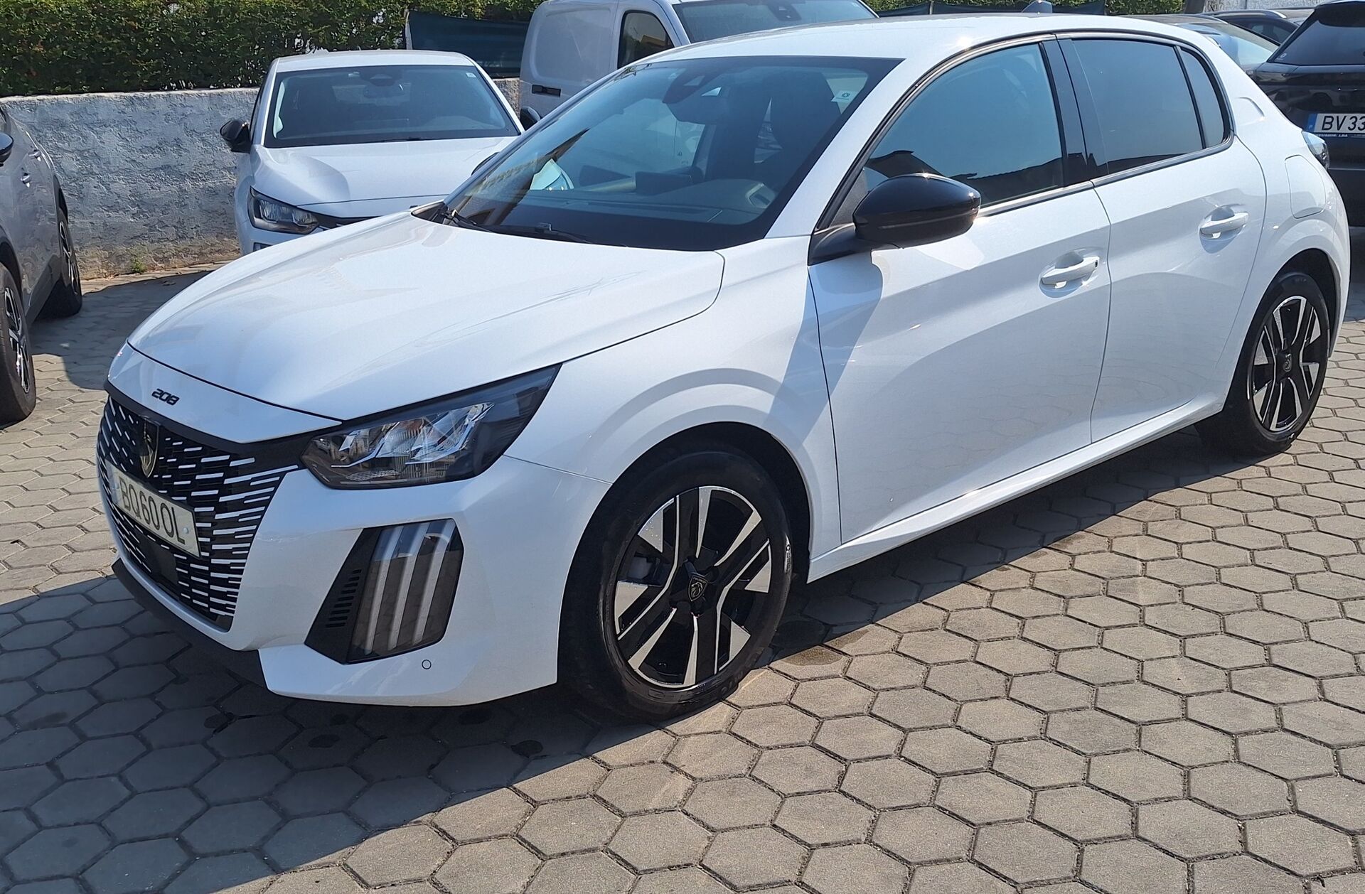 PEUGEOT 208 1.2 Hybrid Allure e-DCS6