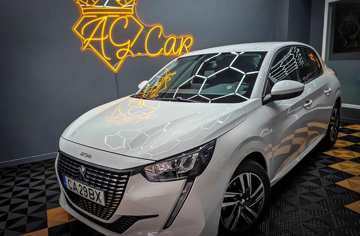 PEUGEOT 208 1.2 PureTech Allure Pack EAT8