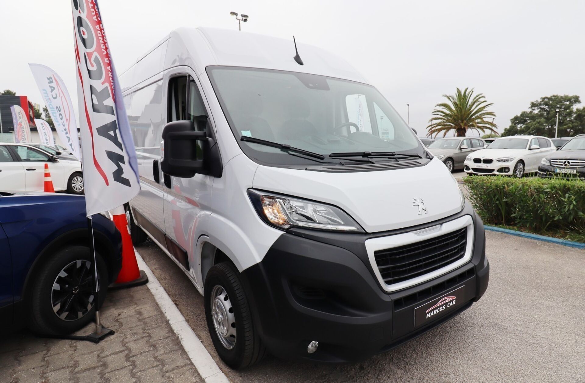 PEUGEOT Boxer 2.2 BlueHDi 330 L2H2 Premium