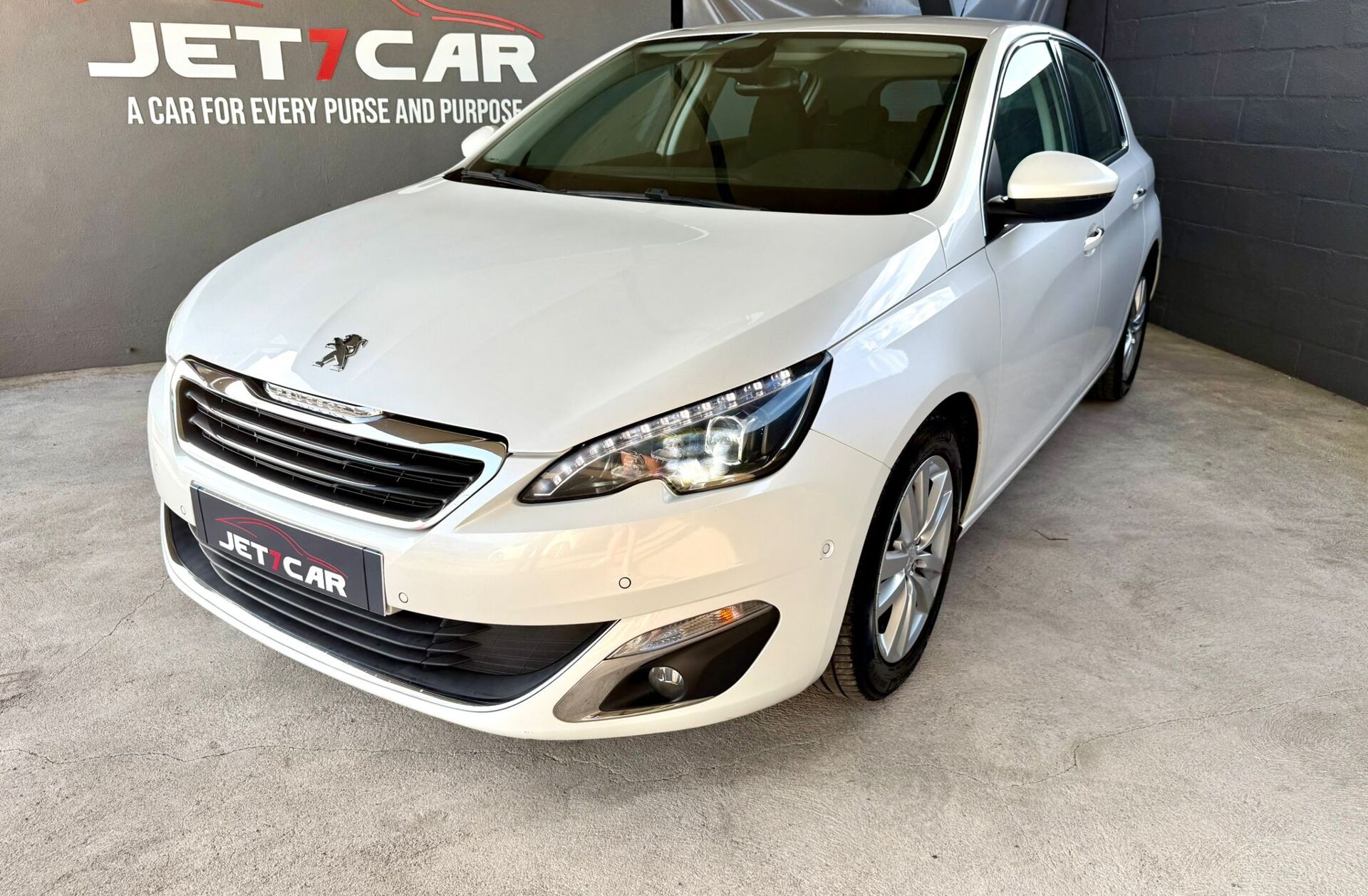 PEUGEOT 308 1.2 PureTech Allure Faróis Full LED
