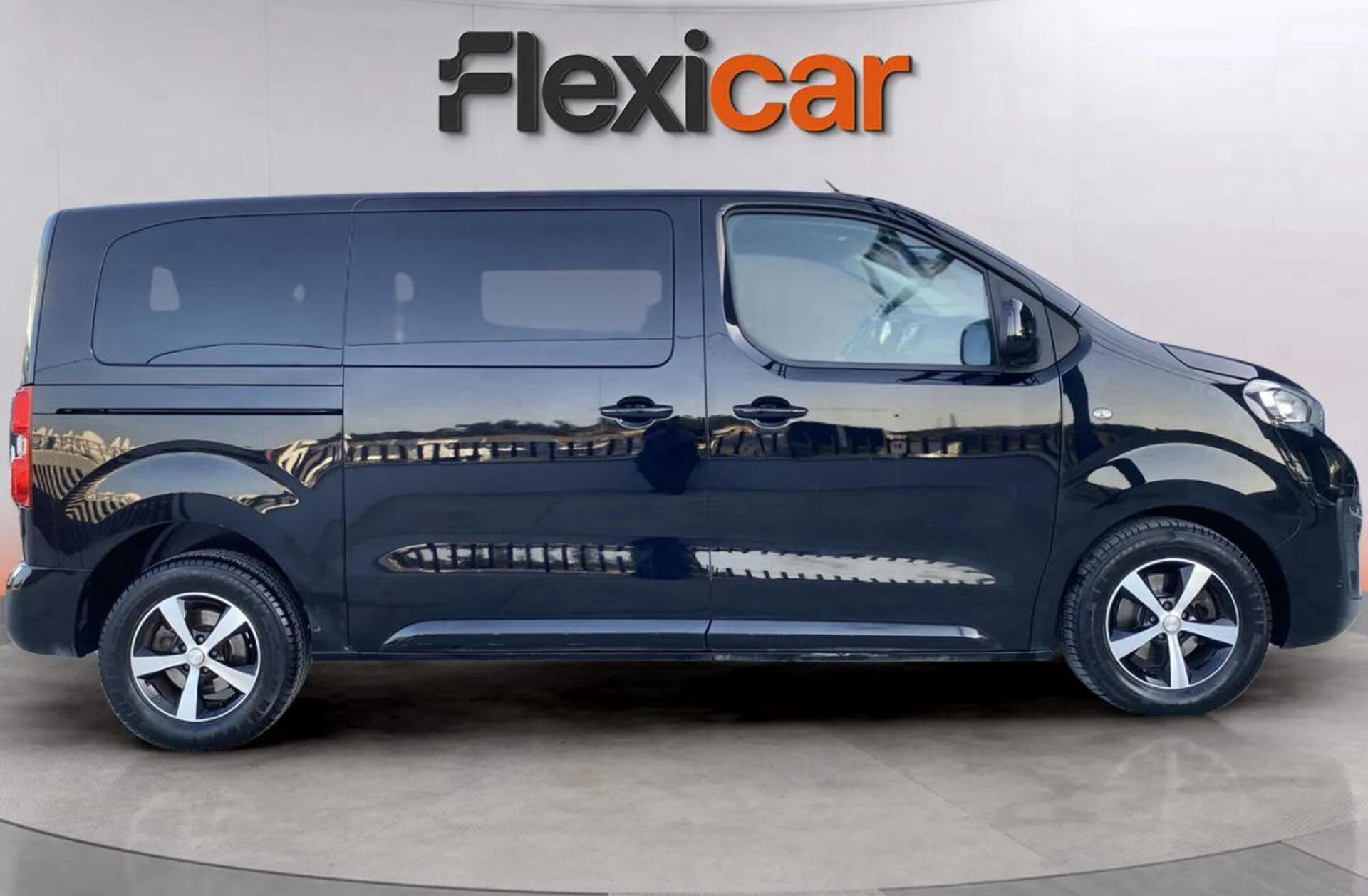 PEUGEOT Traveller 2.0 BlueHDi L2H1 Business Standard EAT8