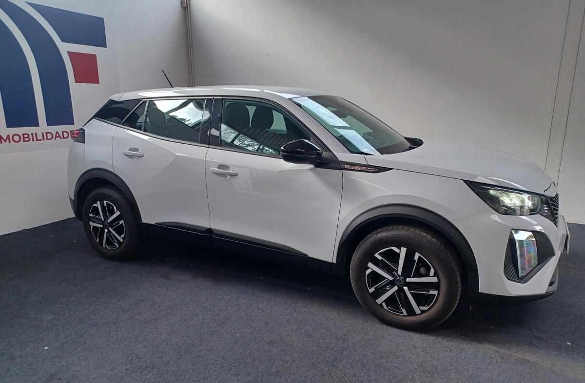 PEUGEOT 2008 1.2 PureTech Style