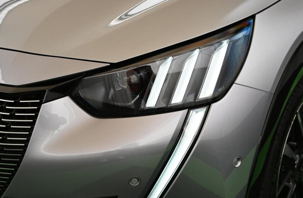 PEUGEOT 208 1.2 PureTech GT EAT8