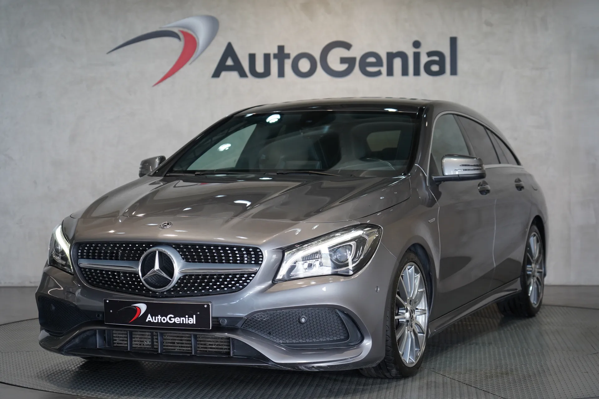 Mercedes Classe CLA CLA 200 d AMG Line Aut. com 199 636 km por 26 990 € AutoGenial Comércio de Automóveis, Lda | Porto