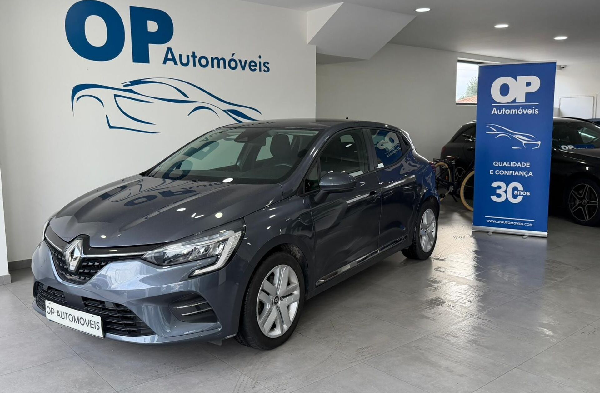 RENAULT Clio 1.6 E-Tech Intens