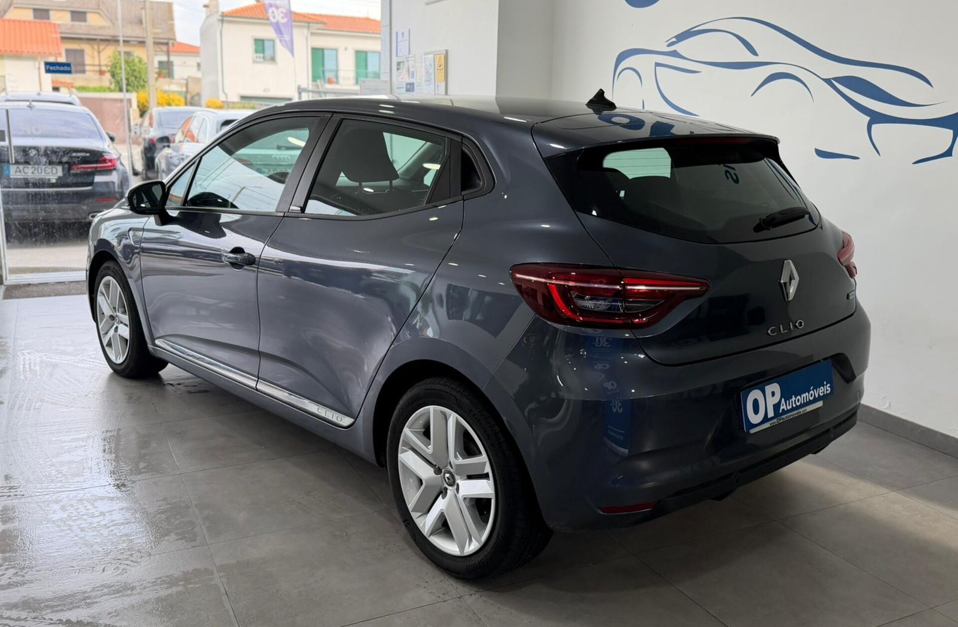 RENAULT Clio 1.6 E-Tech Intens