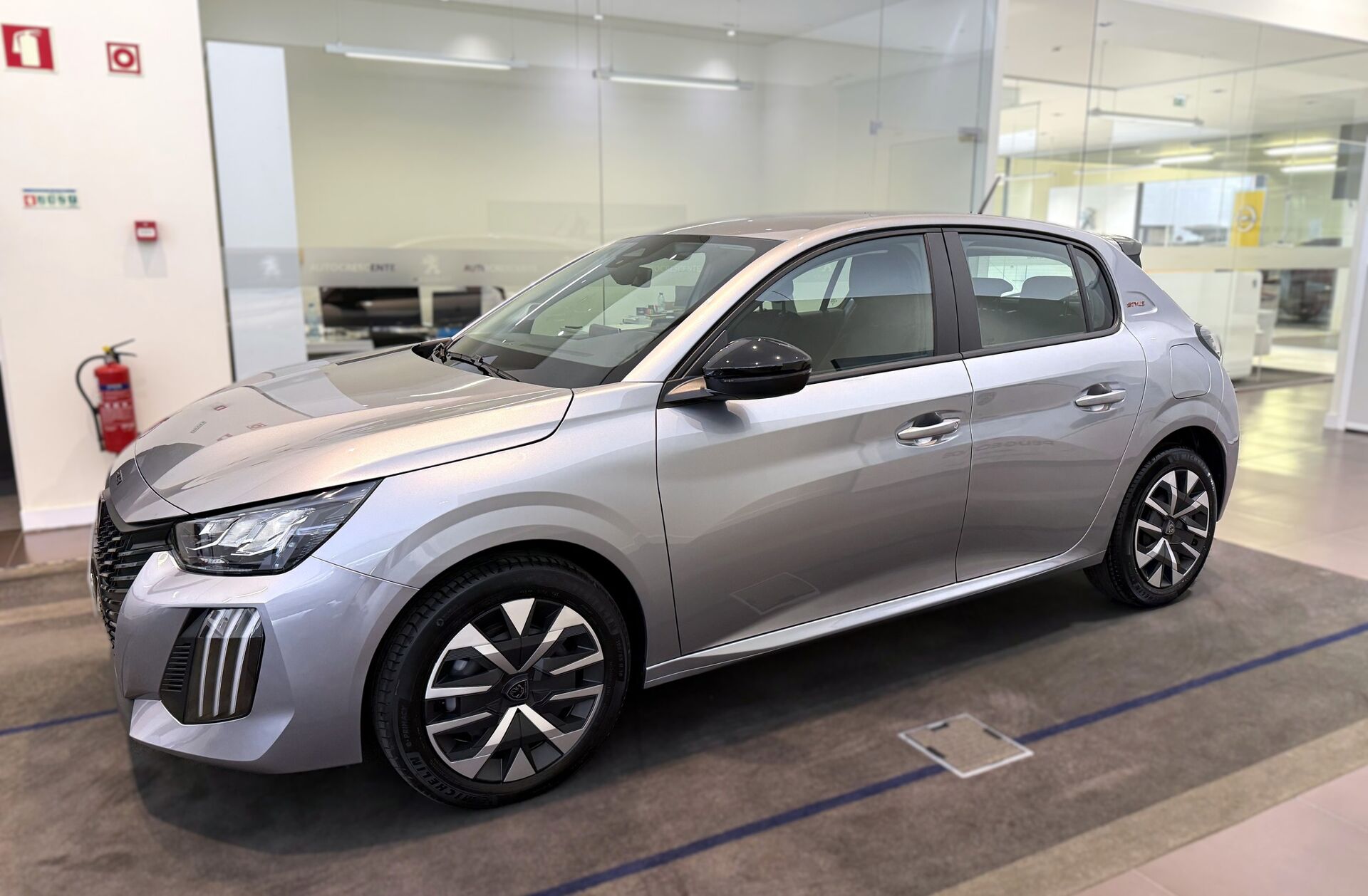 PEUGEOT 208 1.2 Hybrid Style e-DCS6