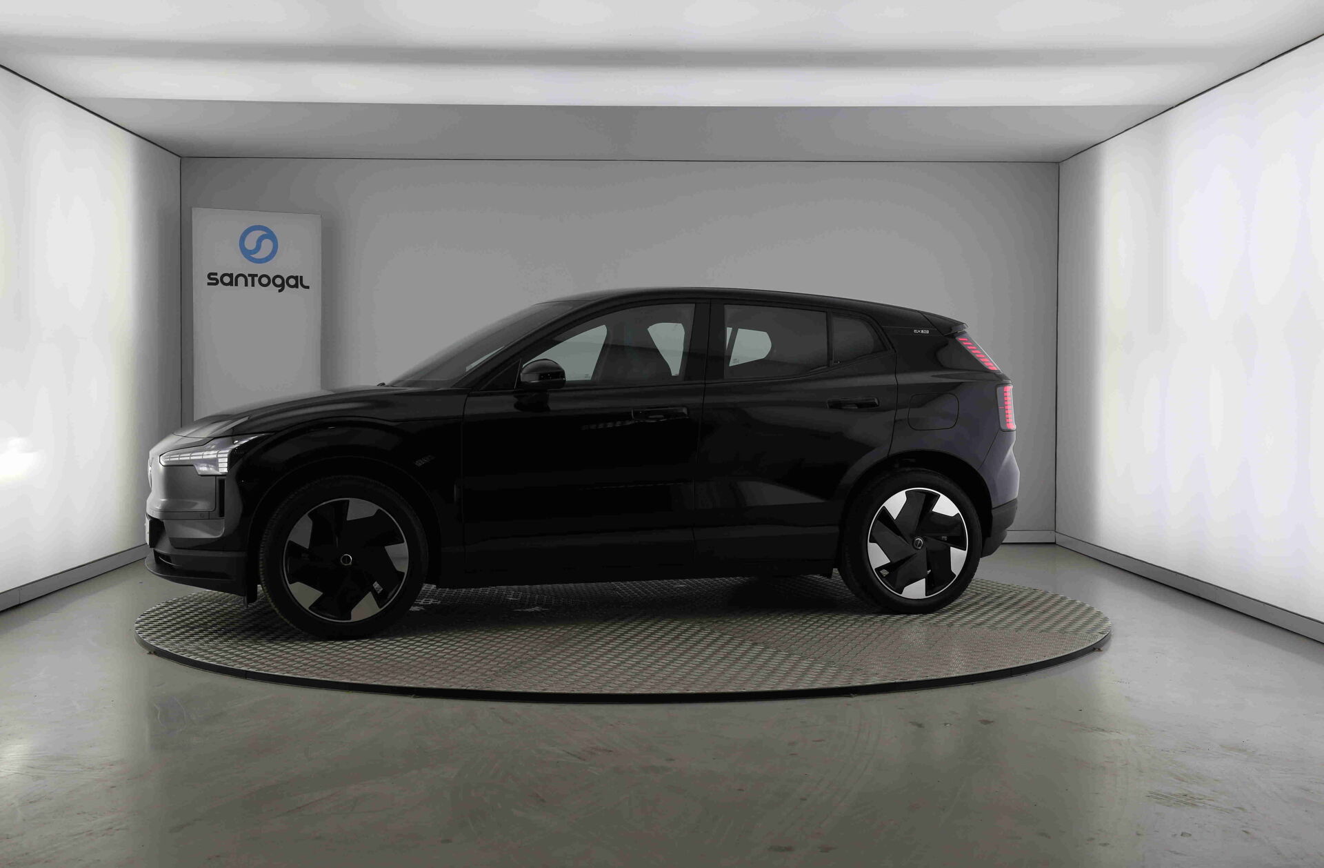 VOLVO EX30 69 kWh Single Motor Extended Range Plus