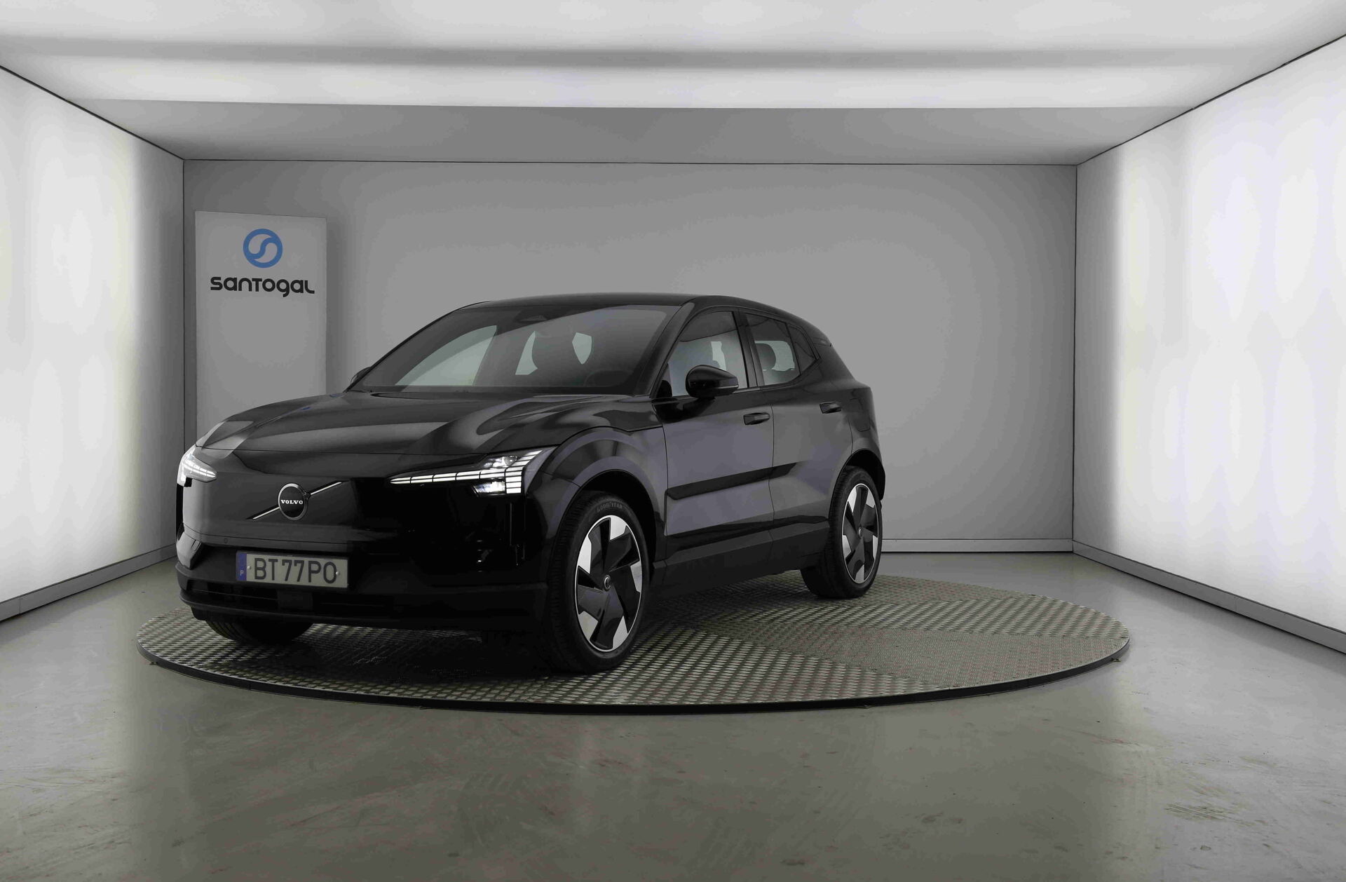 VOLVO EX30 69 kWh Single Motor Extended Range Plus