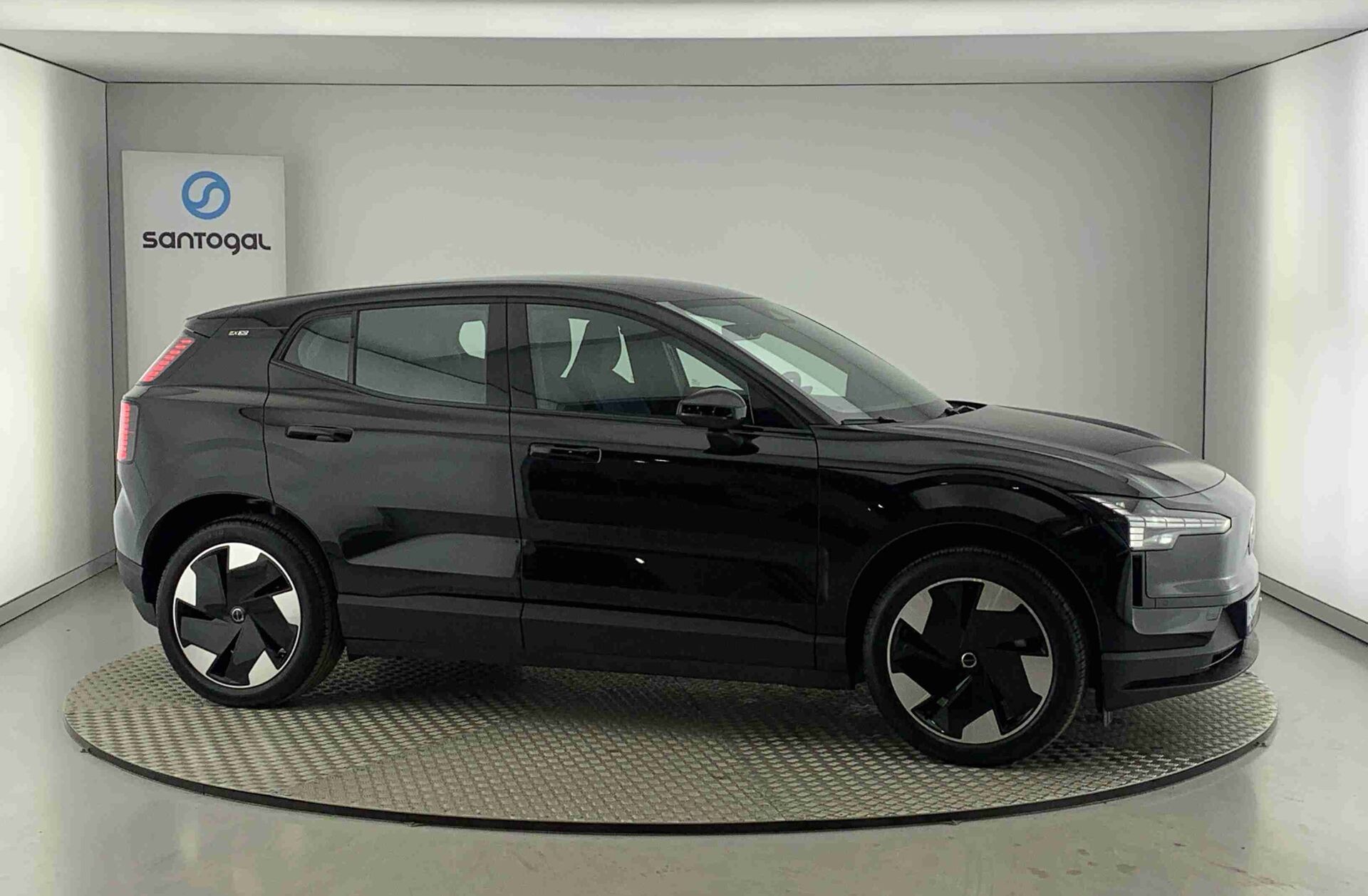 VOLVO EX30 69 kWh Single Motor Extended Range Plus