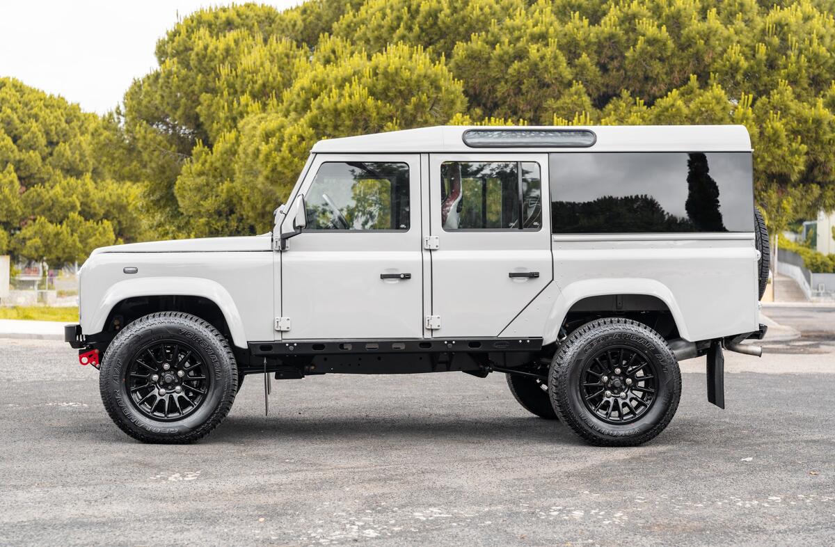 LAND ROVER Defender 110 2.5 Td5 Metal Top