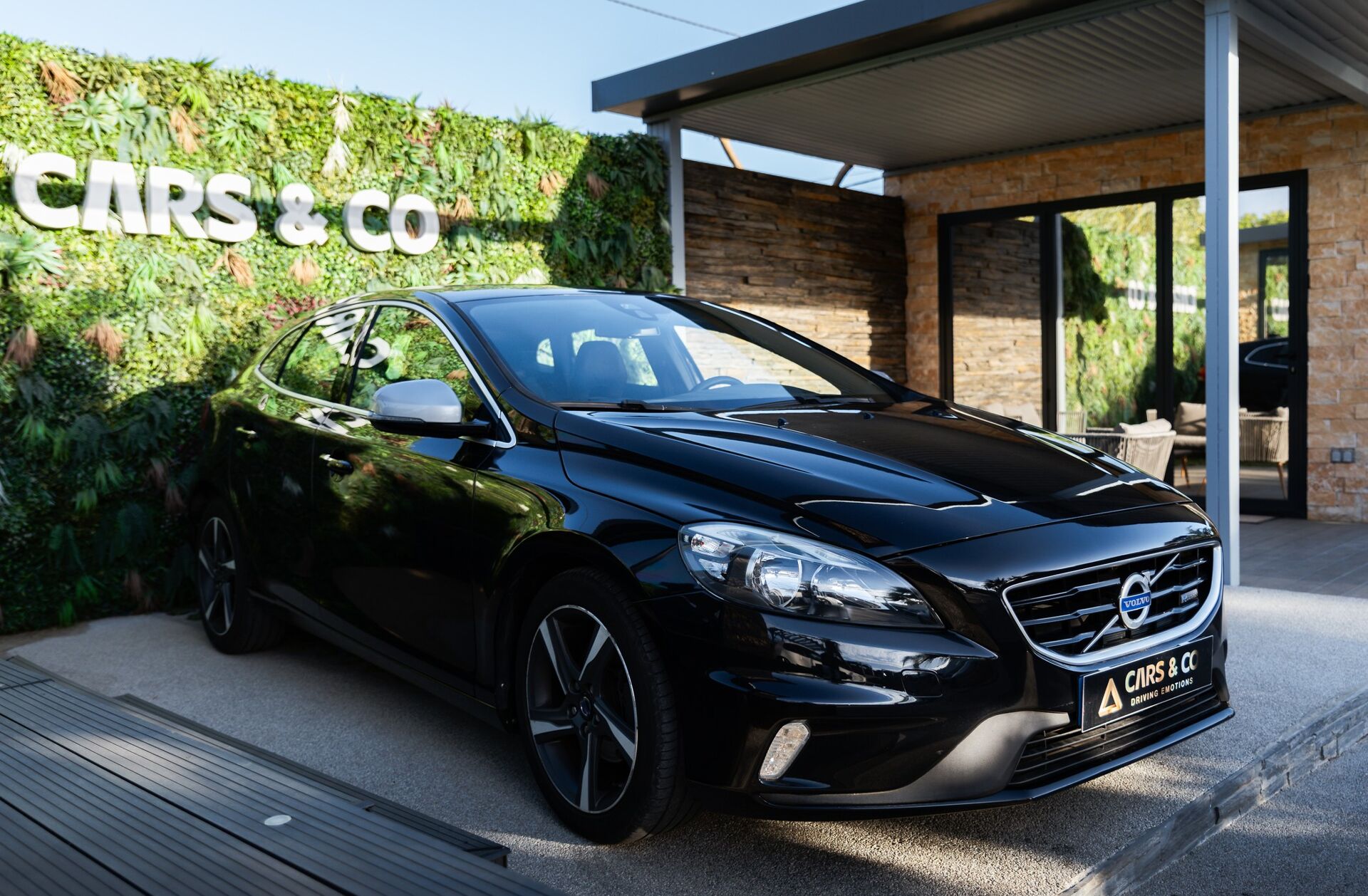 VOLVO V40 1.6 D2 R-Design